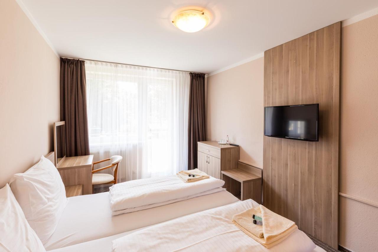 Bed & Breakfast Hotel Perla โนเว เมสโต นาด วาฮอม ภายนอก รูปภาพ