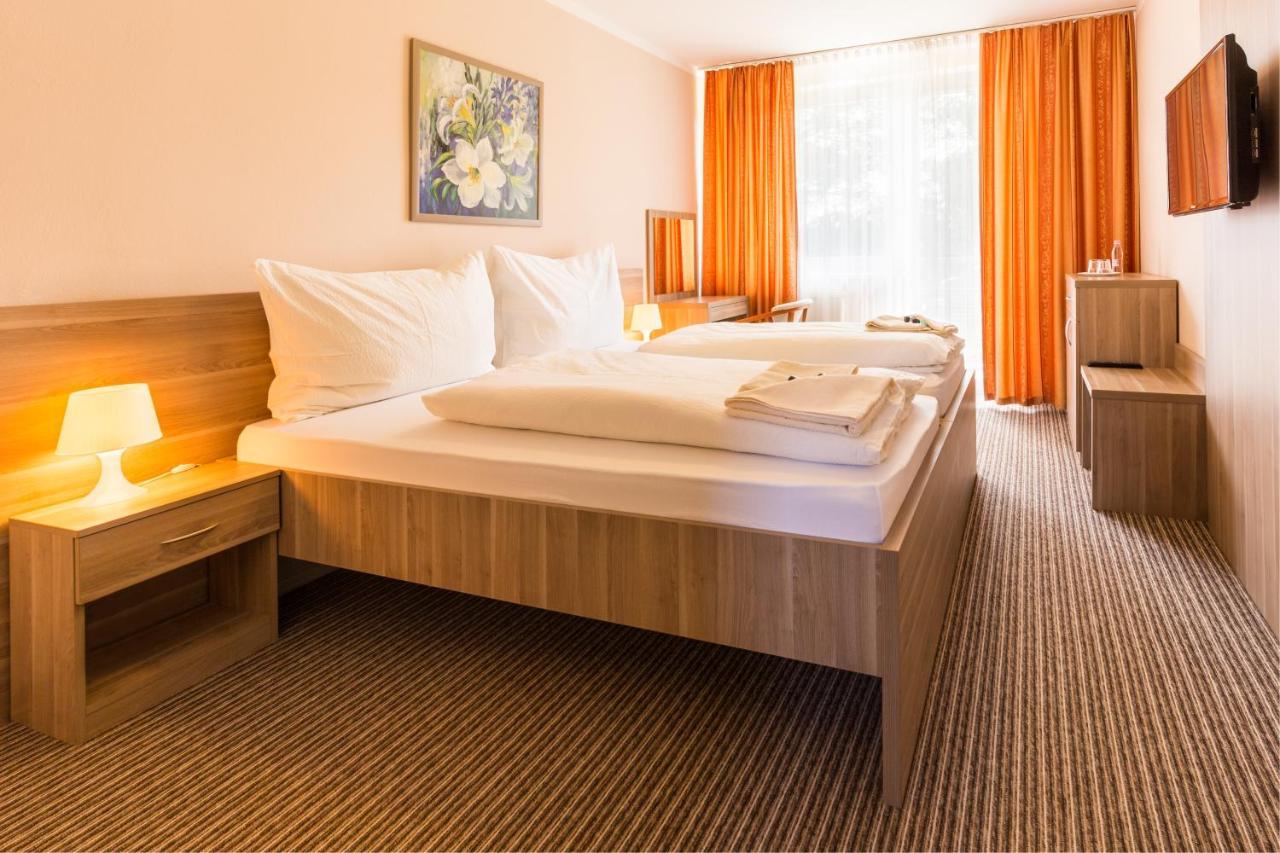 Bed & Breakfast Hotel Perla โนเว เมสโต นาด วาฮอม ภายนอก รูปภาพ