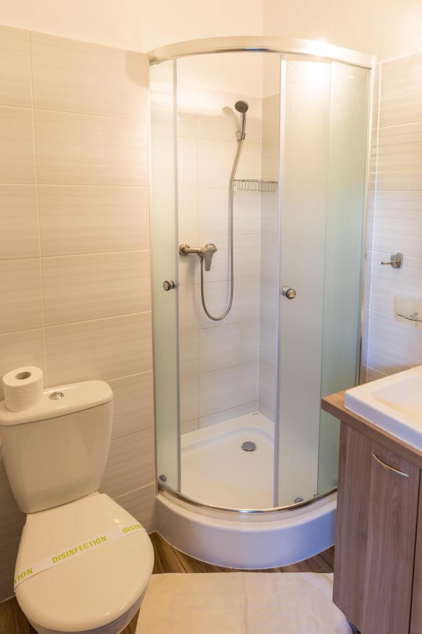 Bed & Breakfast Hotel Perla โนเว เมสโต นาด วาฮอม ภายนอก รูปภาพ